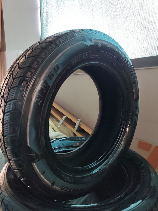 Продам зимние балоны 195/60/15