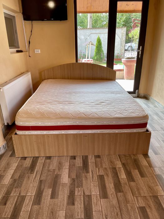 Pat dublu 160x200 Stare foarte bună!
