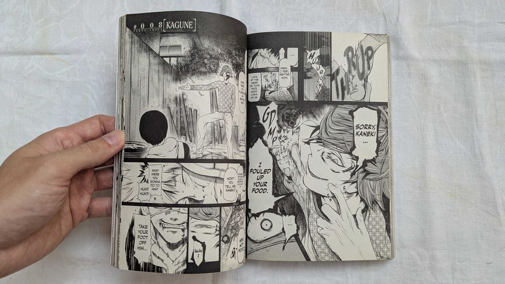Carte manga "Tokyo Ghoul", volumul 1, în engleză