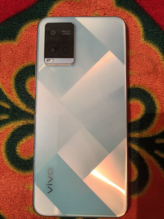 Vivo Y21 почти новый без царапин.