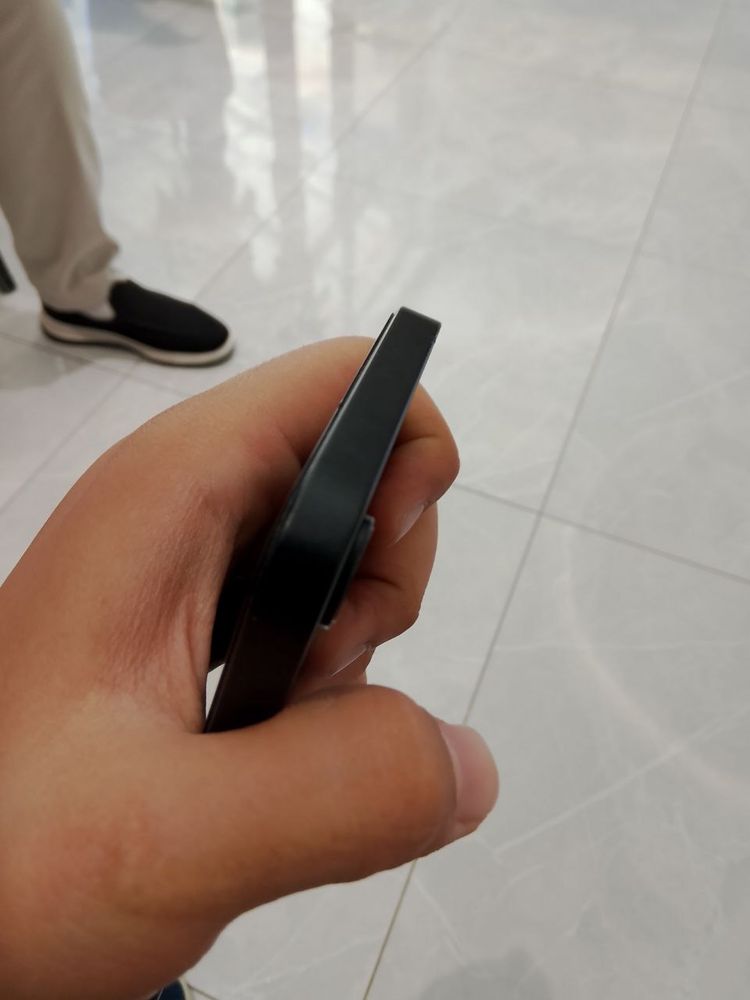 Iphone 16 E идеал !