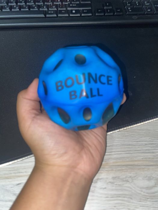 Мячик-попрыгунчик в хорошем состоянии