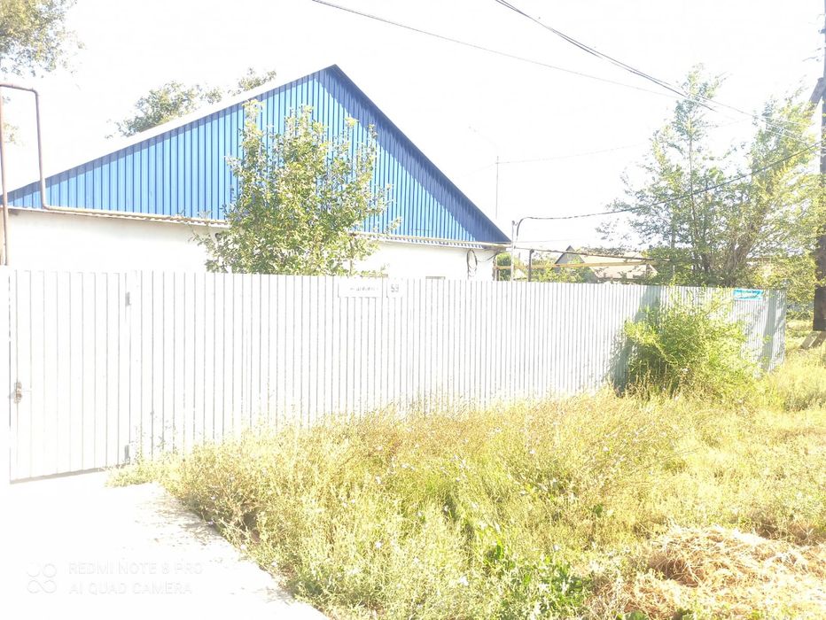 продам дом, расположеный рядом 2 и 5 школ. Угловой. Удобный подъезд, с