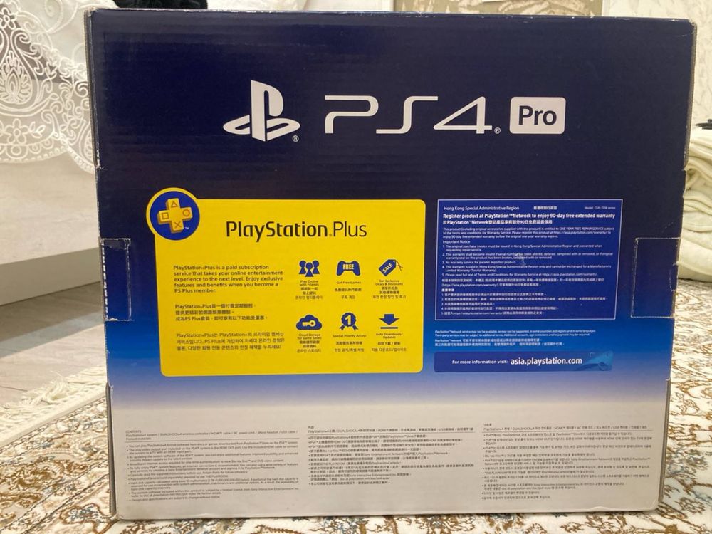 Play station 4 pro 4K 2TB