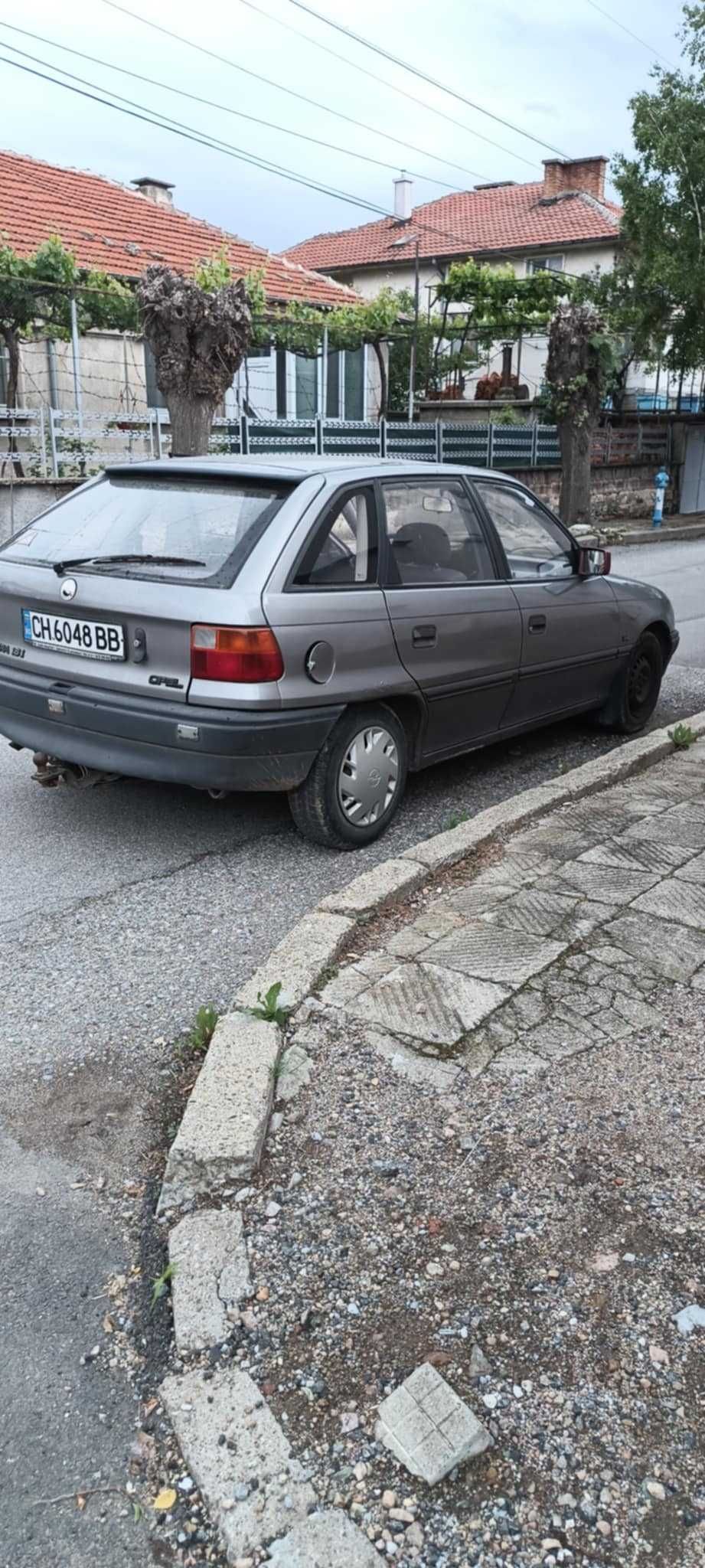 продавам           opel astra