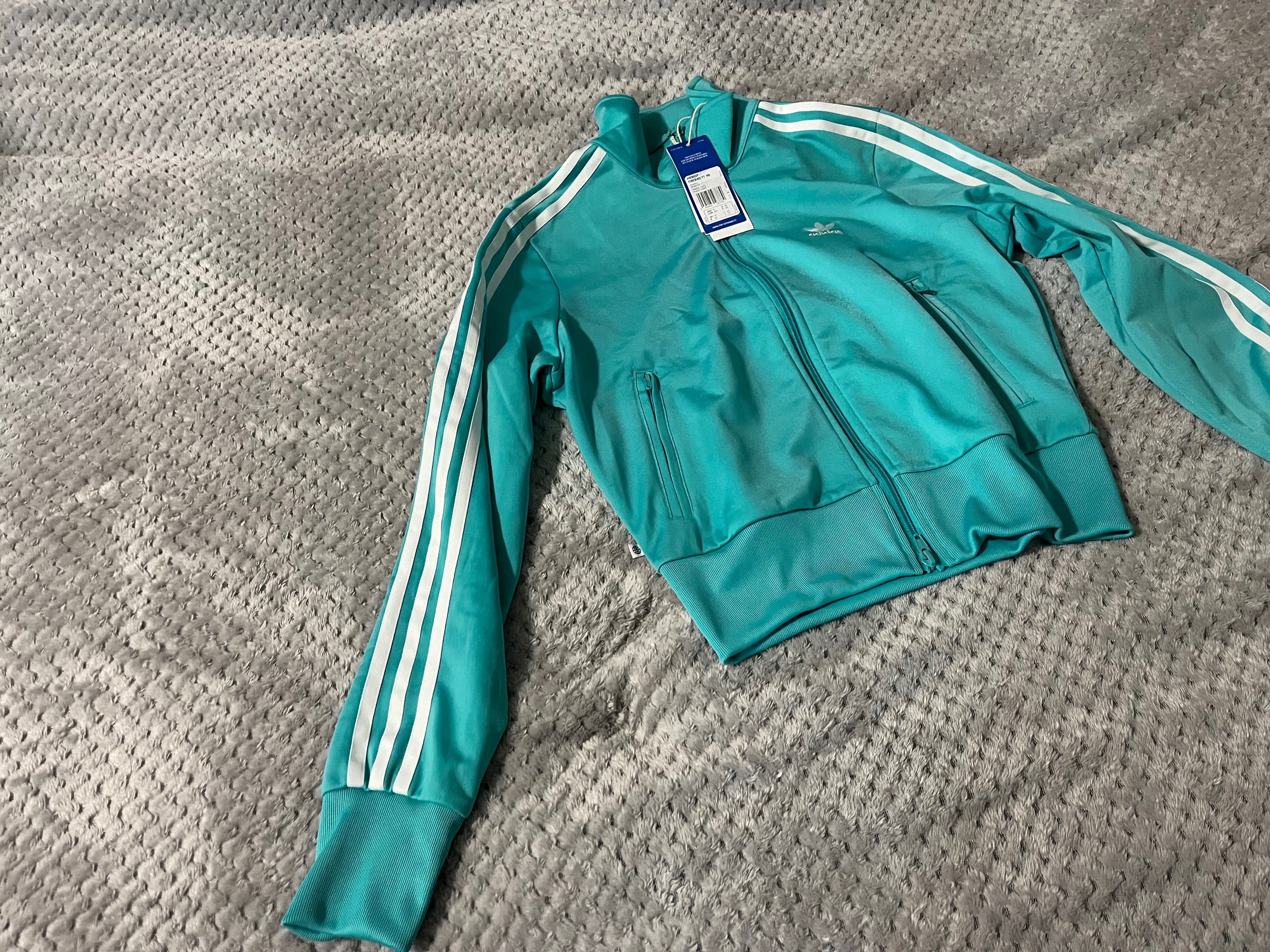 Горнище на Adidas цвят тюркоаз, чисто ново, с етикет, размер S