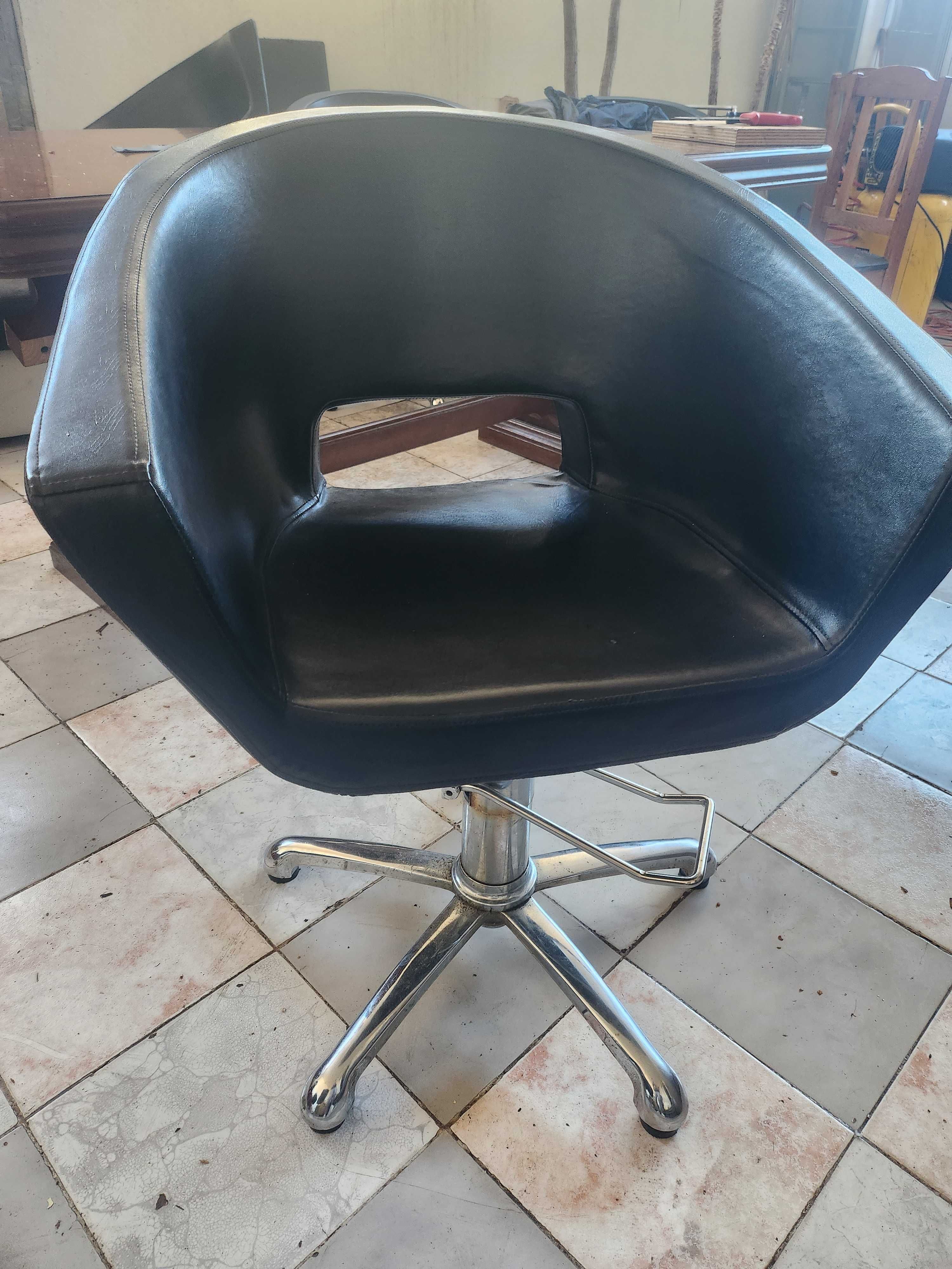 Продавам фризьорски столове 8 броя