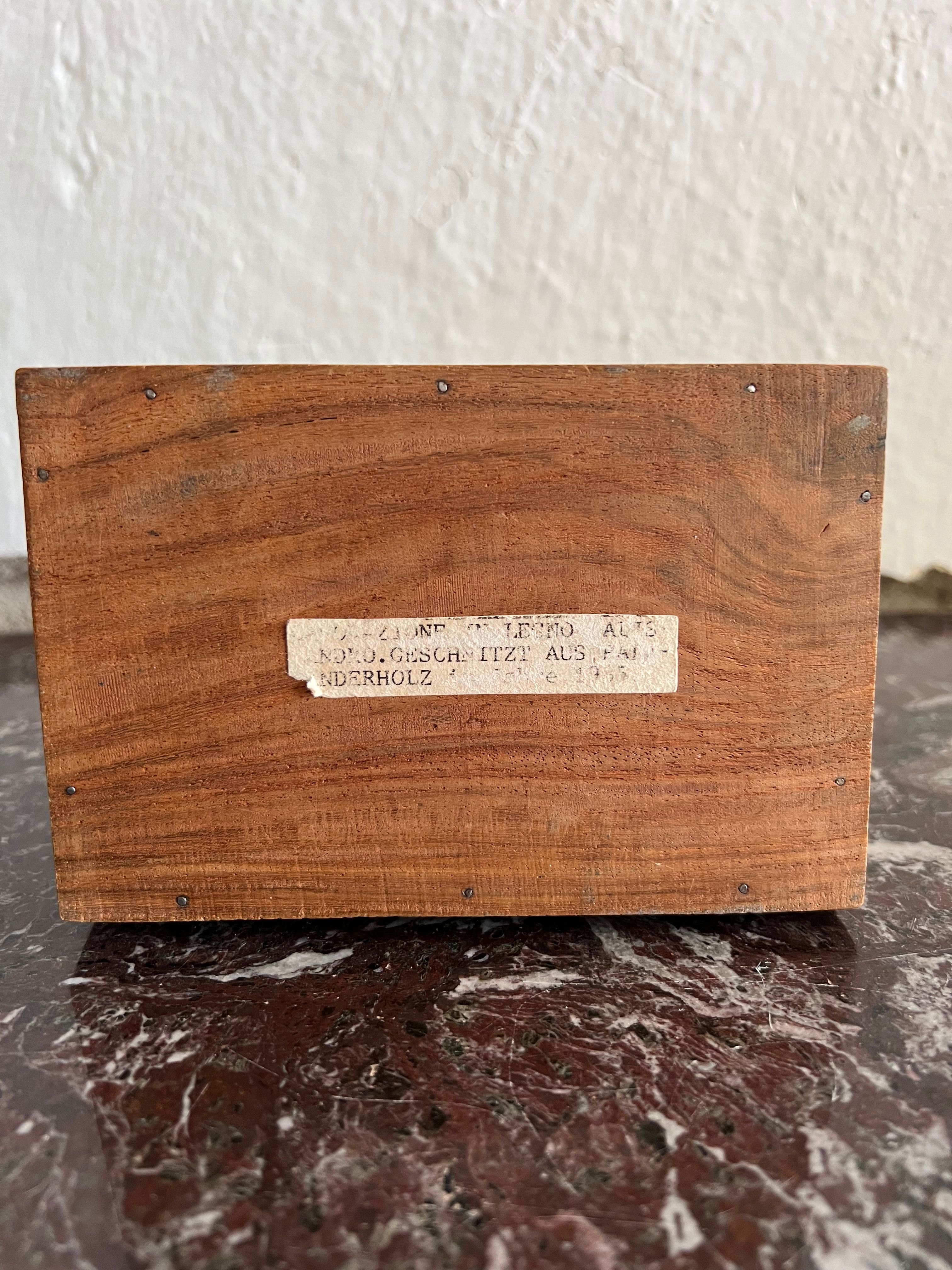 Антикварна дървена кутия