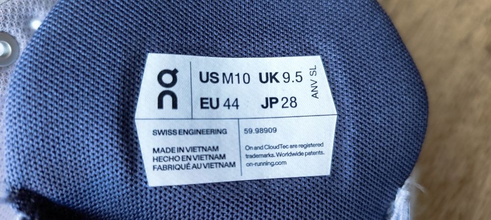 Adidas Swiss engineering NOI Marine 44 & QUECHUA sau SCHIMB