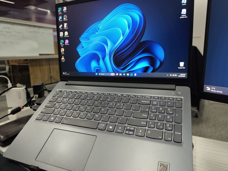 Lenevo LOQ Core(TM) i5-12450HX 12GB/512GB