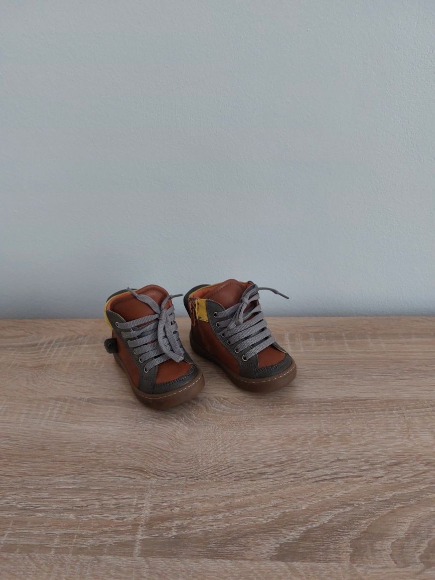 Ghete bebe piele