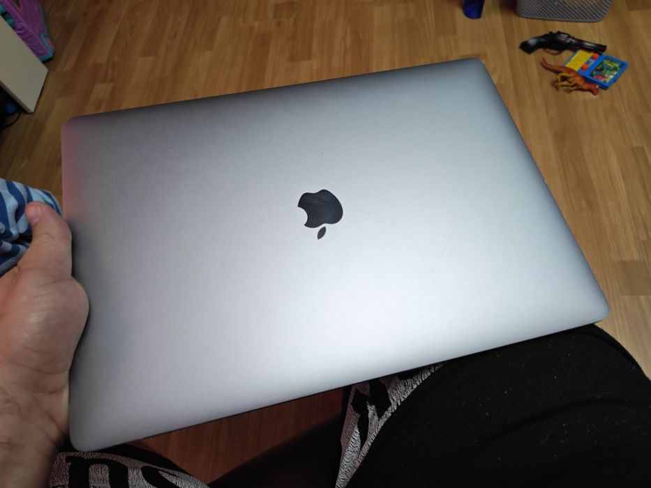 Vând sau Schimb Leptop Apple Macbook PRO 2017  Thouchbar
