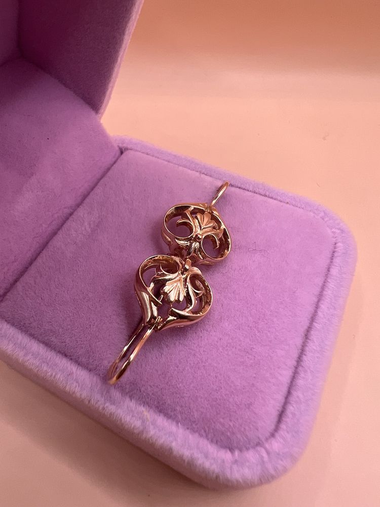 Продам золотые серьги