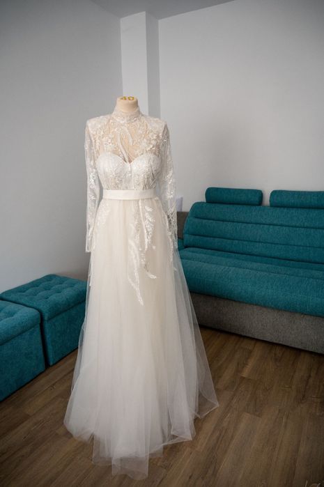 Vând rochie mireasa S/M făcută pe comanda