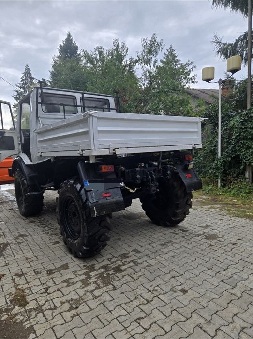 Mercedes-Benz unimog  cu lama de zapada