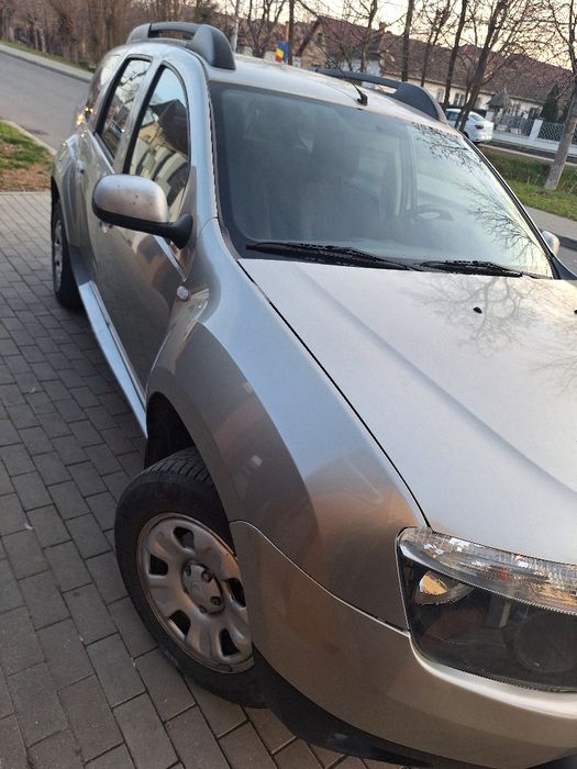 Vând Dacia Duster 2011