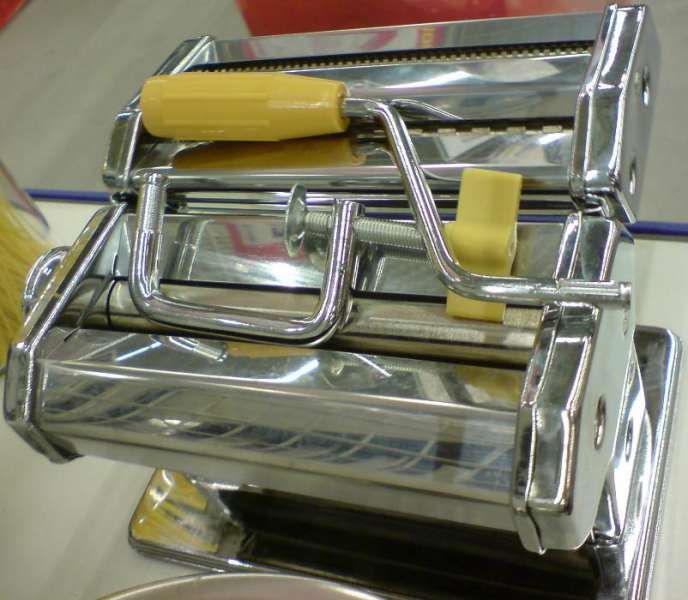 Машина за приготвяне на домашна прясна паста Inox. Нови !