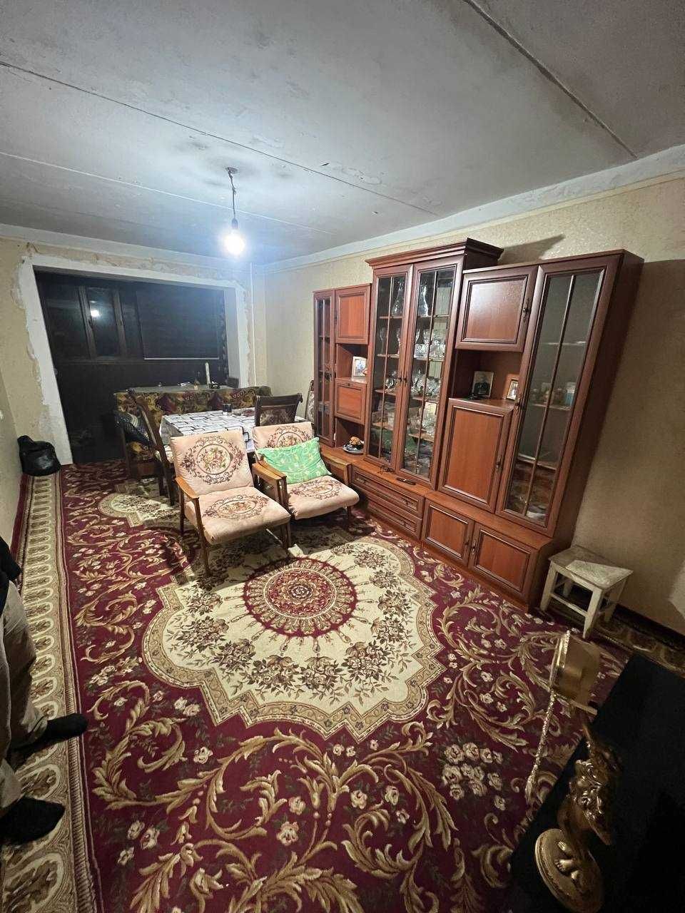 Продам квартиру массив Ялангач, возле IT парка 4/2/4