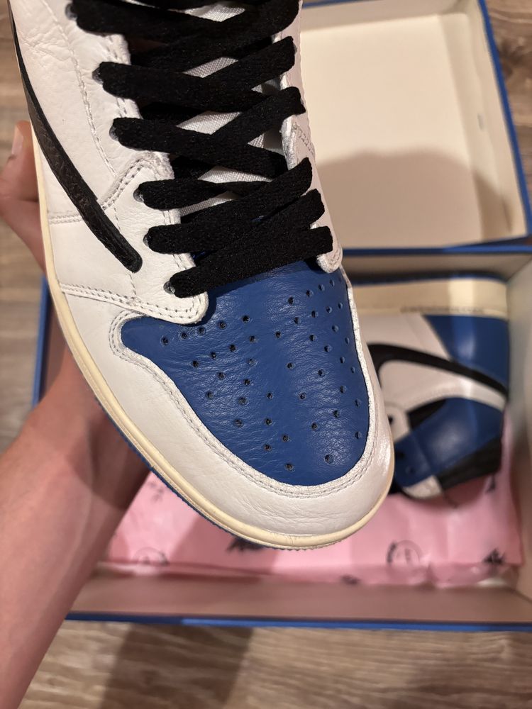 Jordan 1 Travis Scott x Fragment