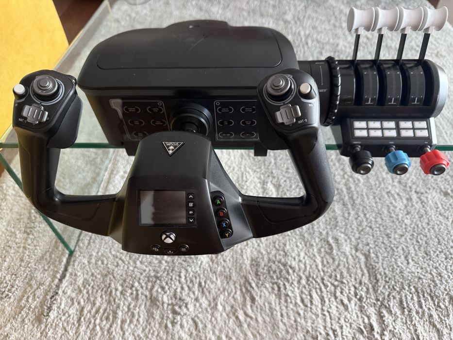 Turtle Beach VelocityOne Yoke si Flightdeck