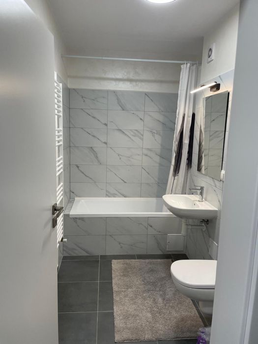 PROPRIETAR inchiriez ap.1 camera Complex Maurer cu loc de parcare