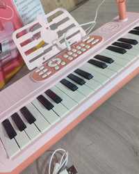 Розовое пианино.