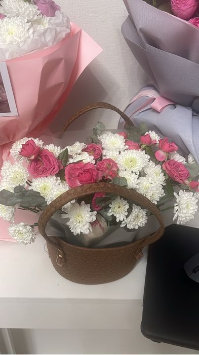 Продам цветы в корзине