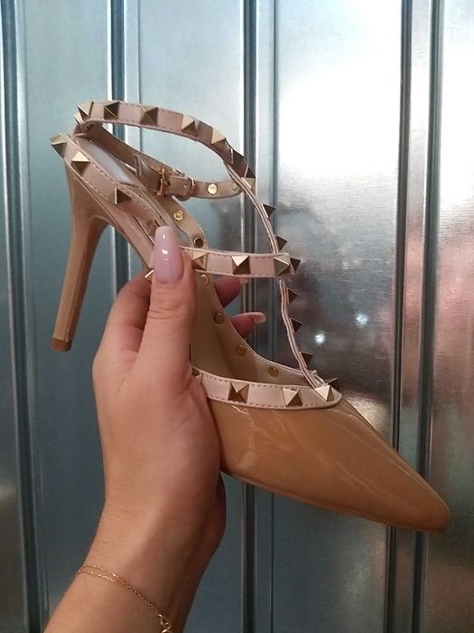 Pantofi bej Valentino marimea 38 39