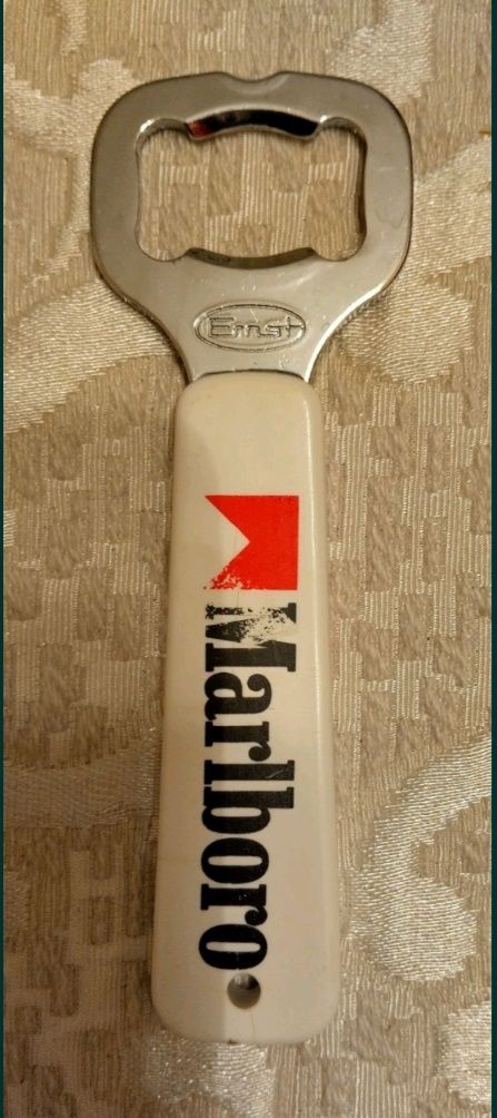 Ваза от ОНИКС и отварачка MARLBORO