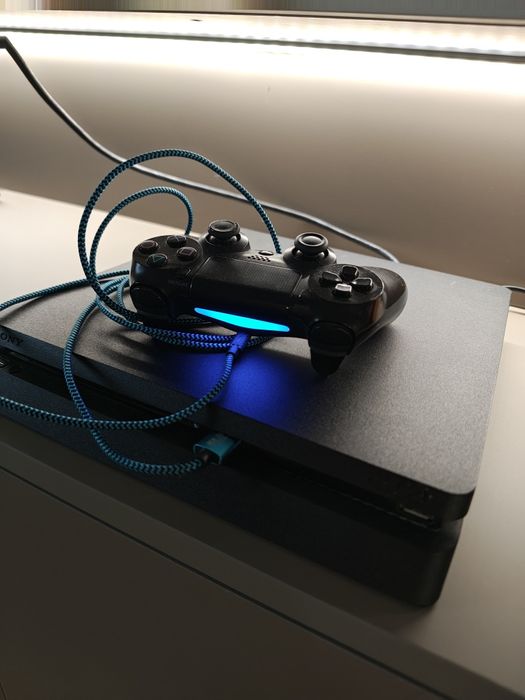Vând Ps4 complet funcțional