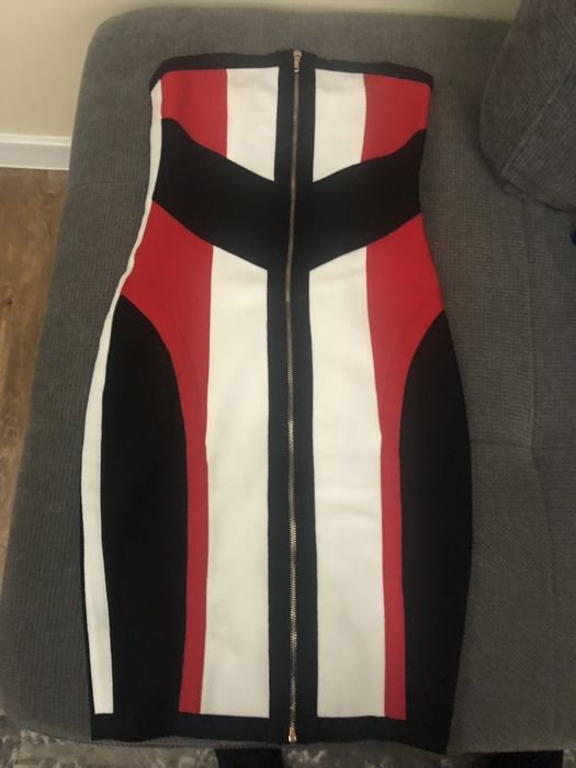 Рокли от стреч материя , много добре оформят