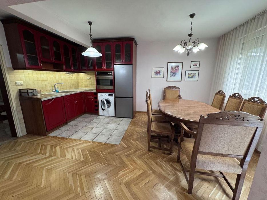 Тристаен апартамент, под наем, Конфуто