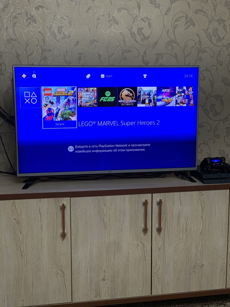 Продаю Sony PlayStation 4 в отличном состоянии