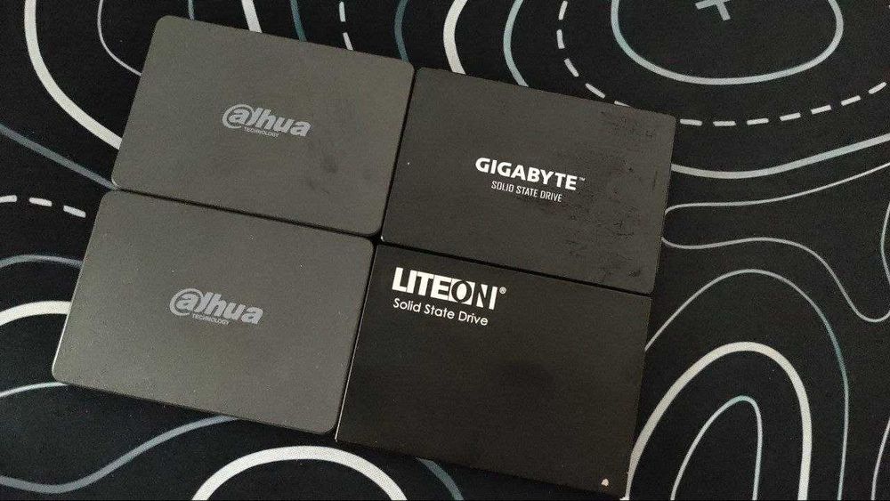 Четыре SSD/ССД диска