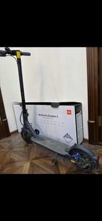 Продаётся СРОЧНО!!! Mi electric scooter 3
