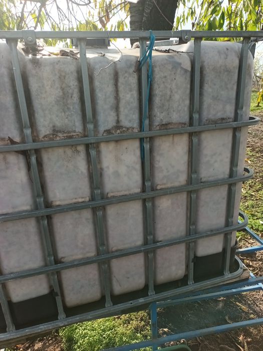 Vând bazine de apă menajeră