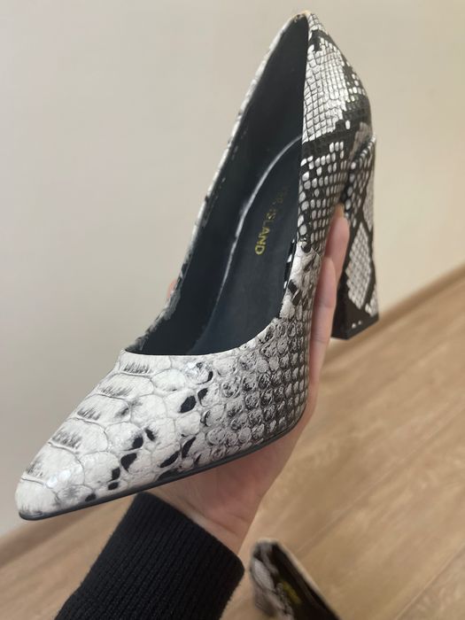 Продам туфли новые River Island