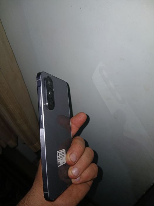 Telfon sotiladi samsung A56 holati ideal