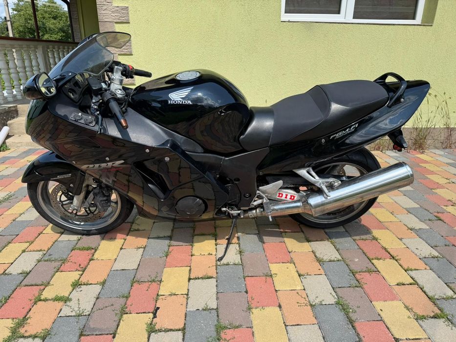 Honda cbr1100 super blackbird 1997