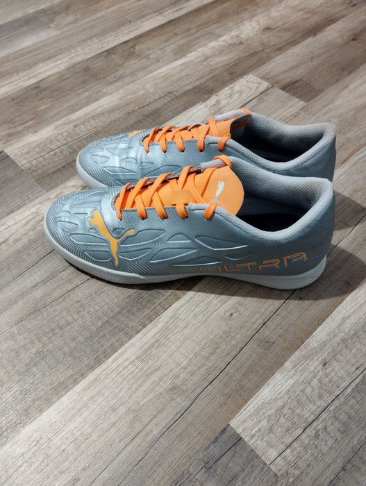 Ghete de fotbal pentru sala ,puma ultra mărimea 37.5