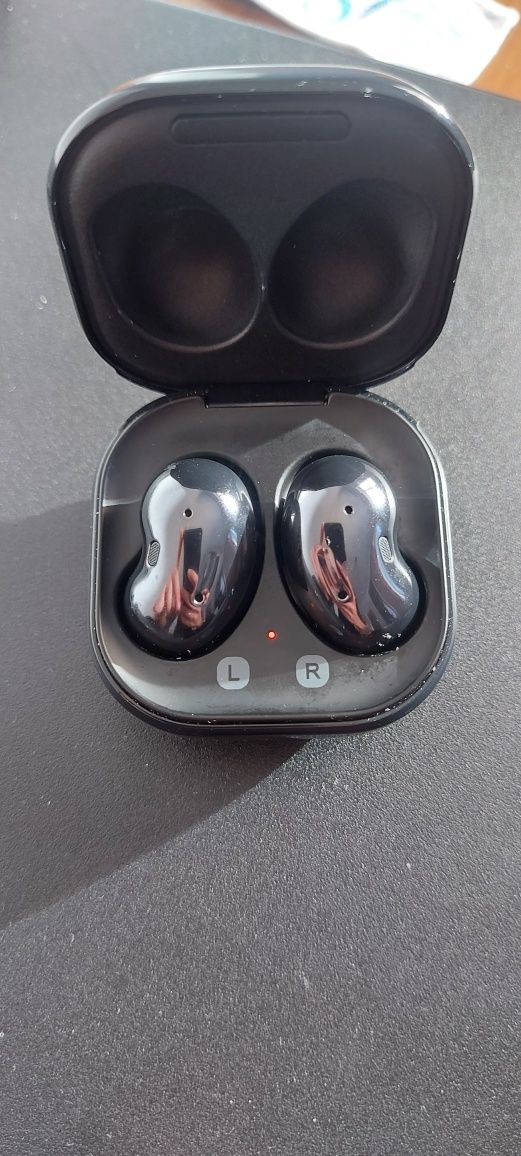 Беспроводные наушники Samsung Buds live