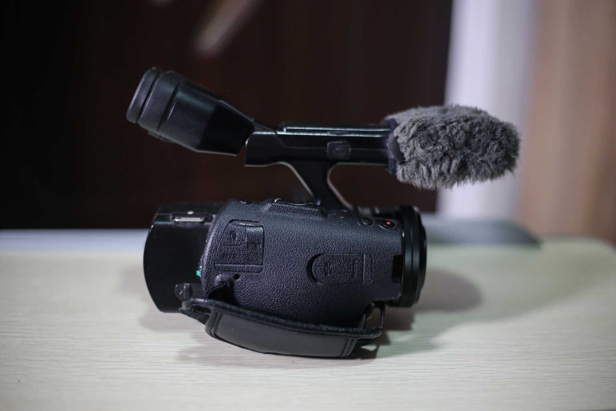 camera video Sony NEX VG30 cu obiectiv si baterii