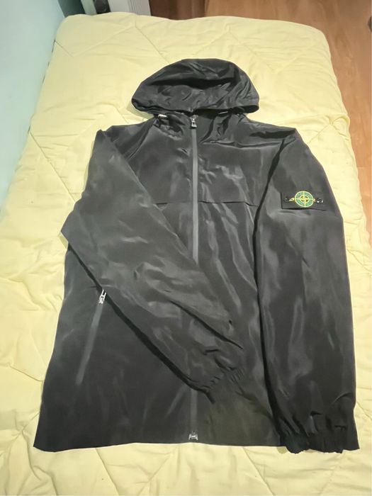Продавам ветровка stone island размер M/ L