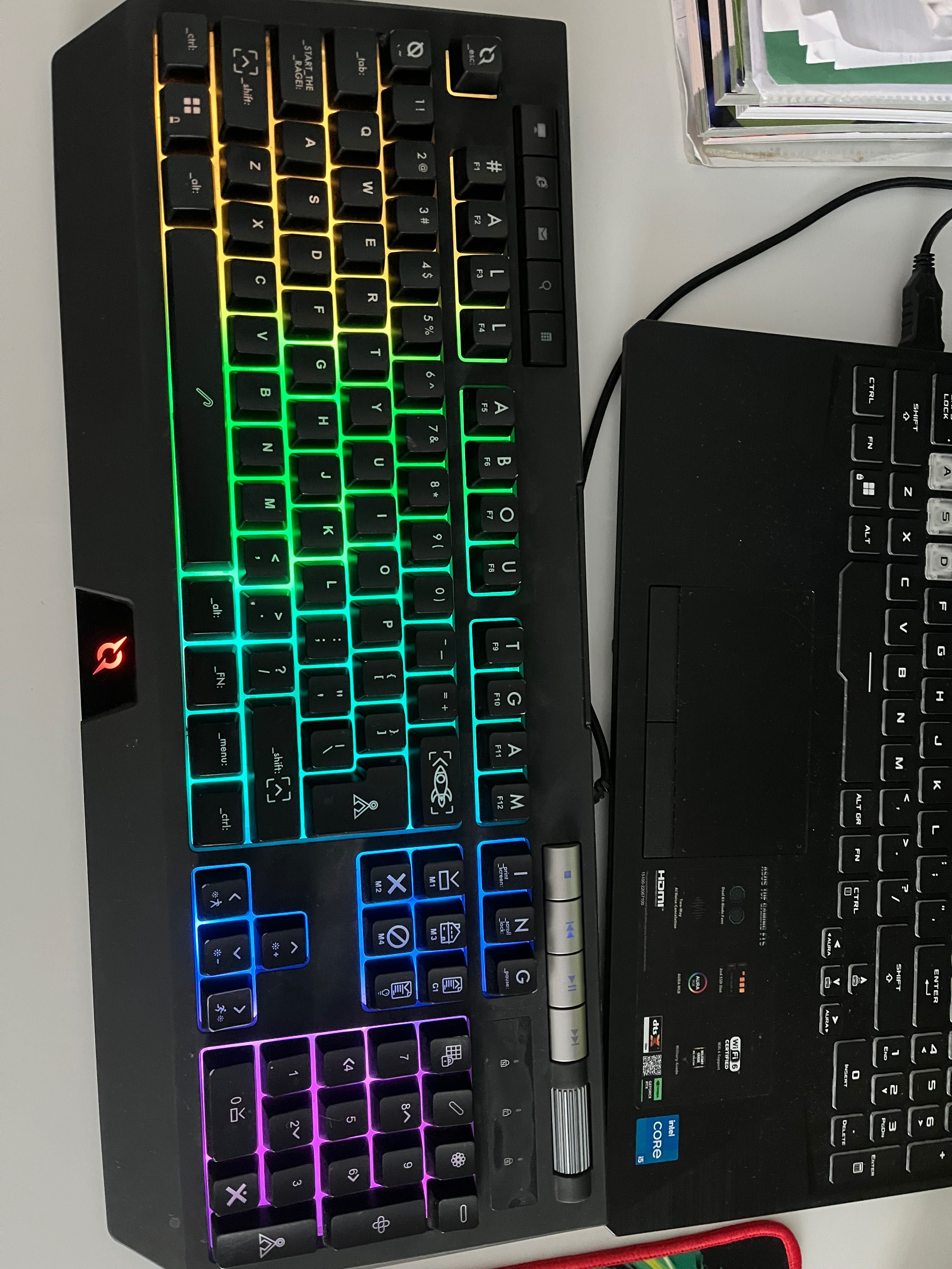 Tastatură aqirys Capella în stare ca noua
