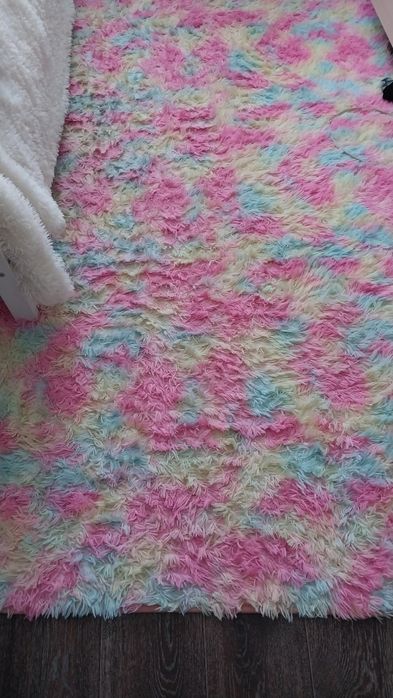 Продам палас в детскую 2×2,20 в хорошем состоянии.