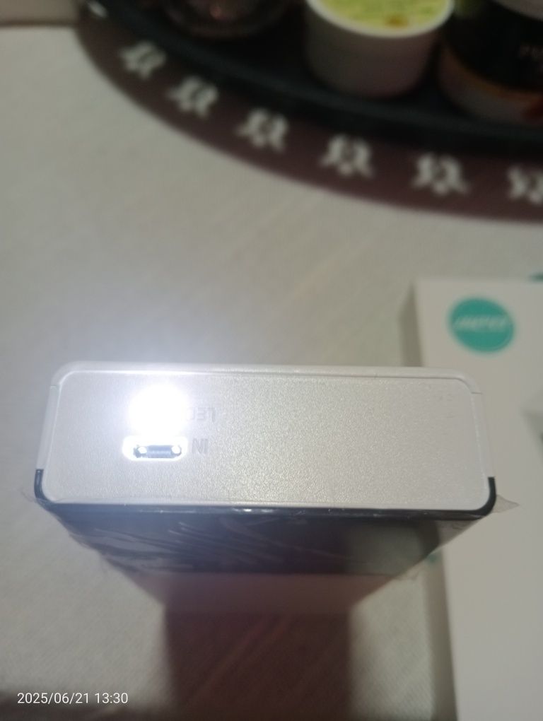 Baterie externa 20000 ,este noua ,led,2 ieșiri pentru încărcat concomi