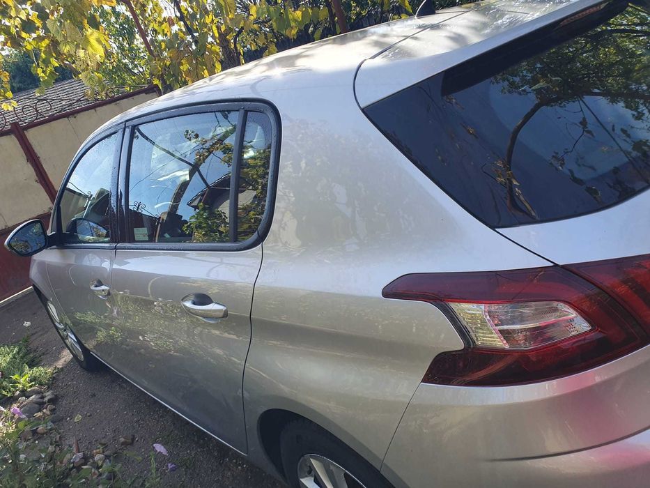 Vând PEUGEOT 308 – BLUE HDI (DIESEL) – 145000 km