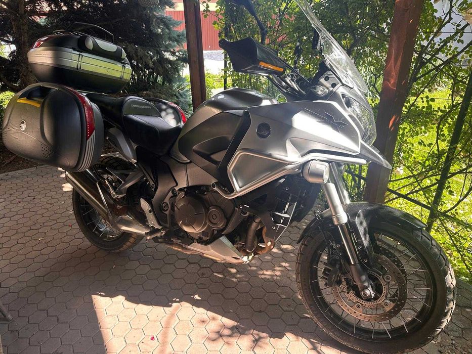 Honda VFR1200X Crosstourer 2012 – 56.251 km  6.000 €