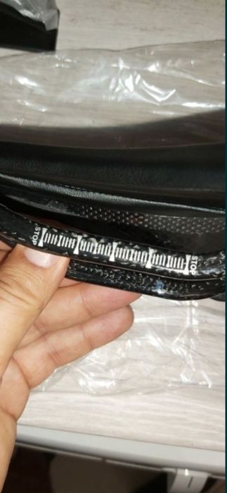 Спортна велоседалка с карбонови влакна и кожа