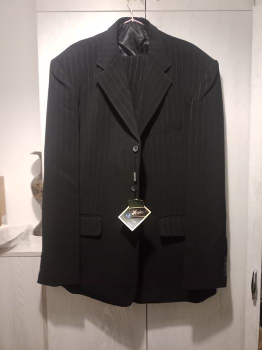 Костюмы брюки и жилетка продам недорого